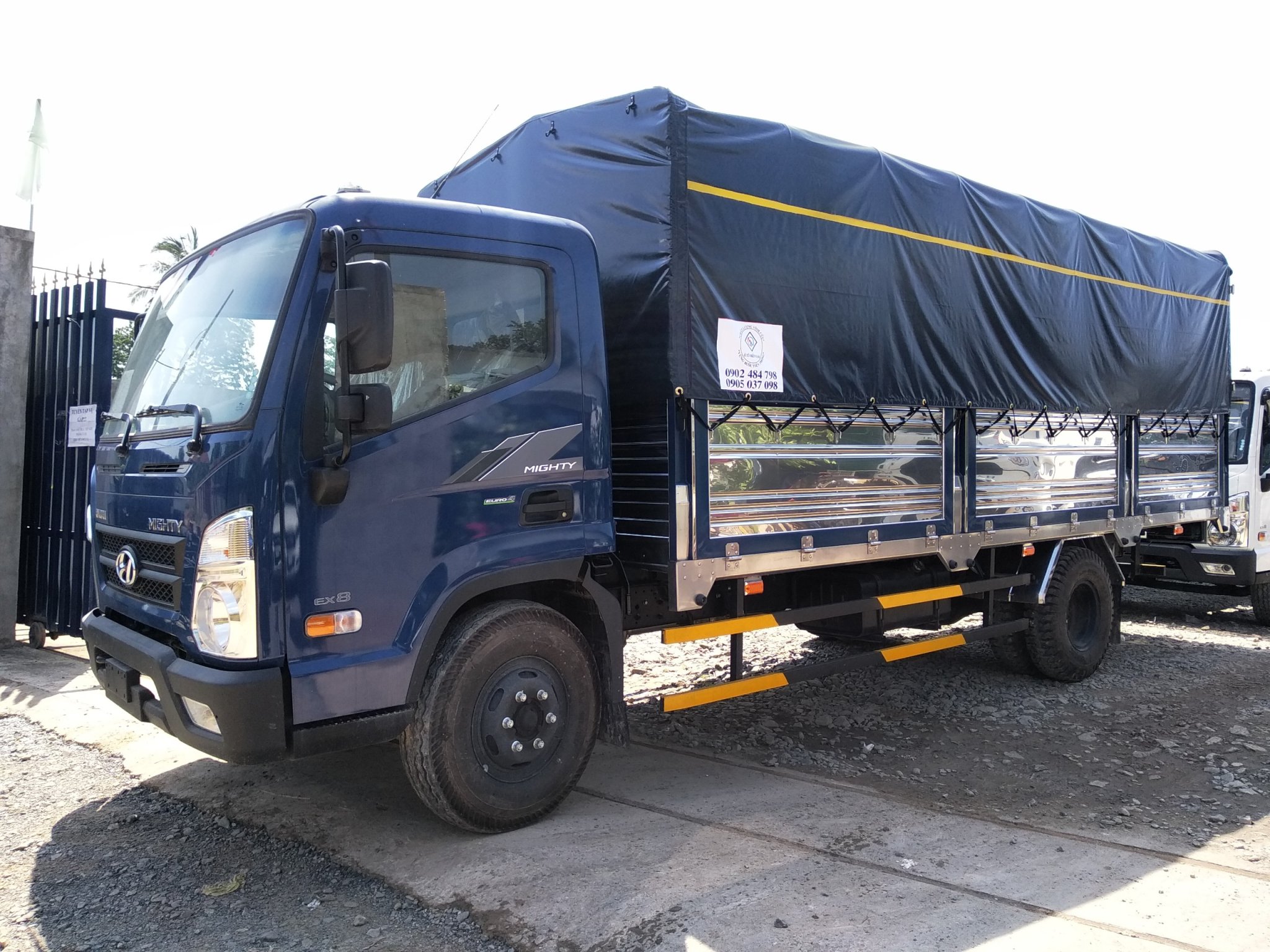 hyundai mighty ex8 cabin vuông