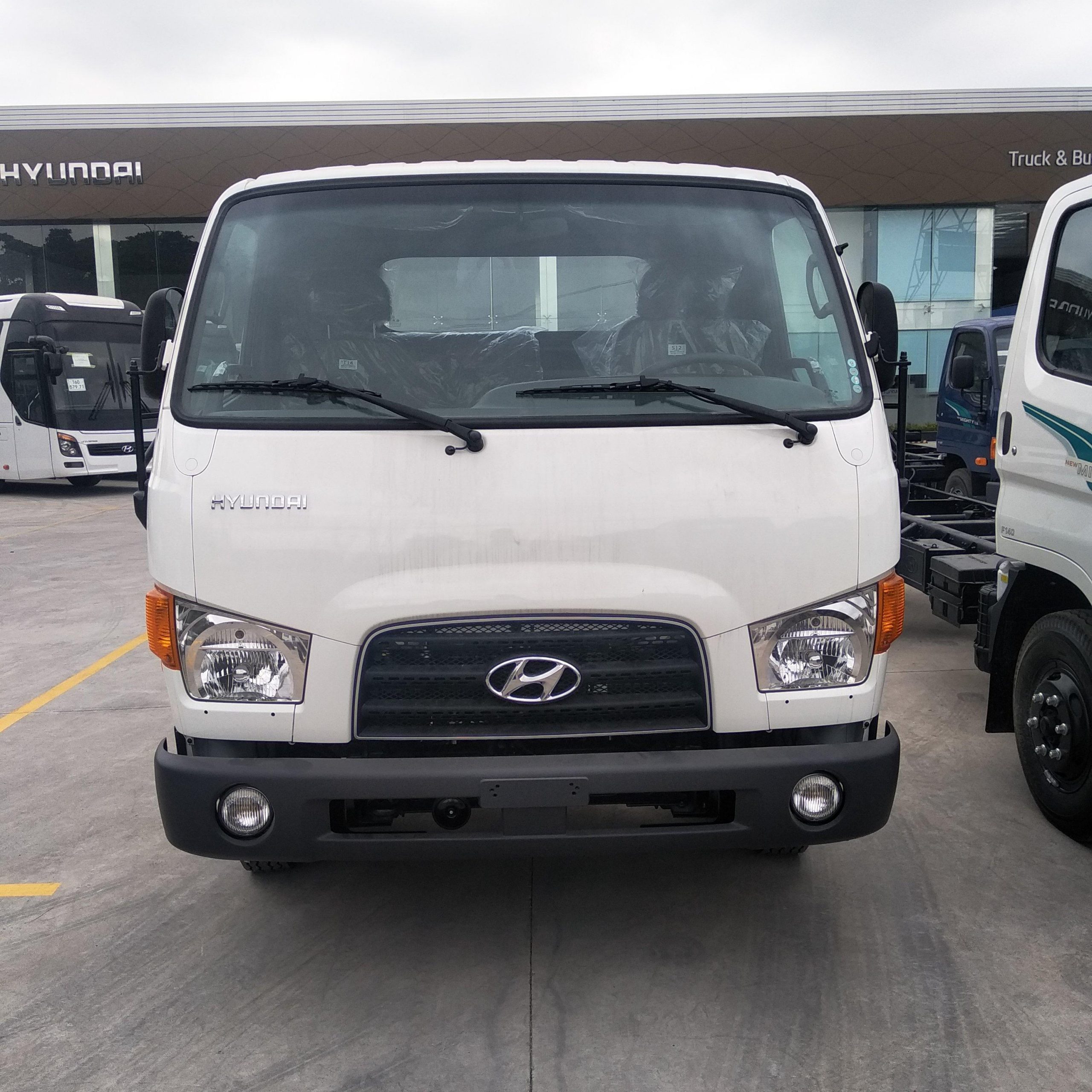 Hyundai Mighty 75S thùng mui bạt