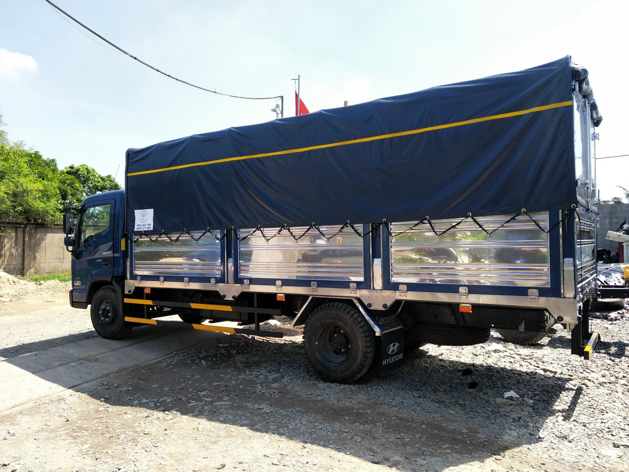 hyundai mighty ex8 cabin vuông